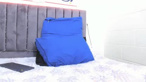 Snapshot of jake_shadow14 chatting on January 31, 2:49 pm Hi guys im new 3 online show from January 31, 2:49 pm