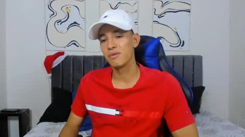 Snapshot of jake_shadow14 chatting on December 21, 2:09 am Hi guys im new 3 online show from December 21, 2:09 am