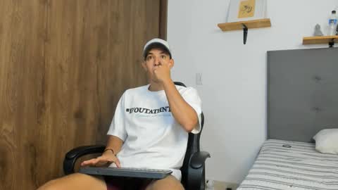 Snapshot of jake_shadow14 chatting on September 21, 3:45 pm Hi guys im new 3 online show from September 21, 3:45 pm