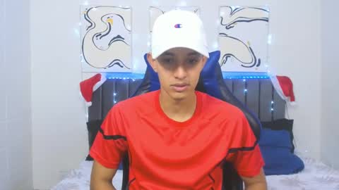 Snapshot of jake_shadow14 chatting on December 10, 5:22 pm Hi guys im new 3 online show from December 10, 5:22 pm