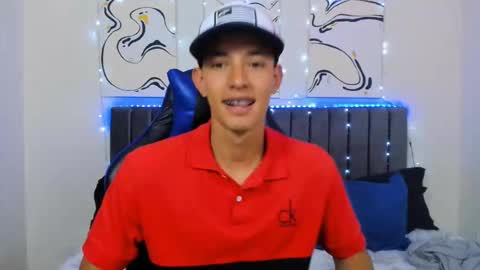 Snapshot of jake_shadow14 chatting on December 3, 6:06 pm Hi guys im new 3 online show from December 3, 6:06 pm
