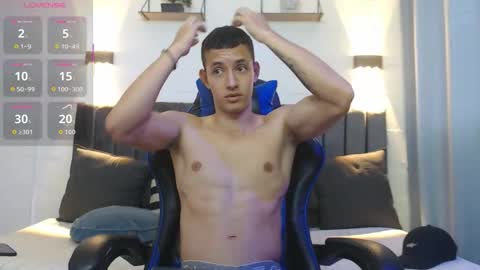 Snapshot of jake_shadow14 chatting on October 18, 9:53 pm Hi guys im new 3 online show from October 18, 9:53 pm