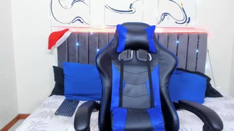 Snapshot of jake_shadow14 chatting on December 27, 7:35 pm Hi guys im new 3 online show from December 27, 7:35 pm