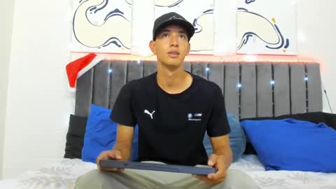 Snapshot of jake_shadow14 chatting on January 8, 1:53 am Hi guys im new 3 online show from January 8, 1:53 am