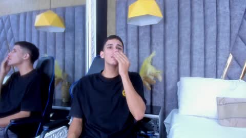 jakemoxleey online show from December 21, 8:21 pm