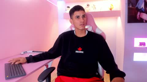 jakemoxleey online show from December 23, 12:41 pm