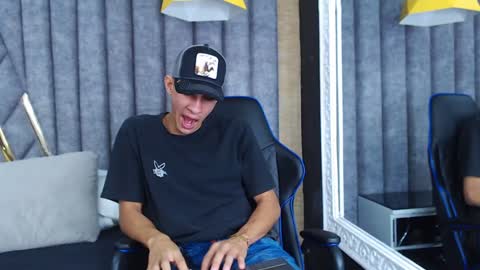 jakemoxleey online show from February 8, 8:21 pm