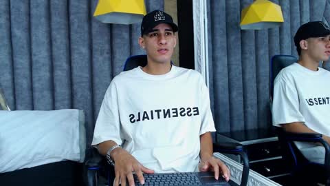 jakemoxleey online show from January 19, 12:39 pm