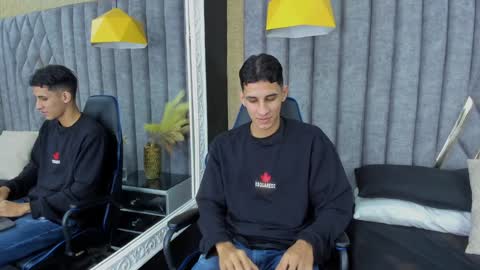 jakemoxleey online show from December 9, 12:42 pm