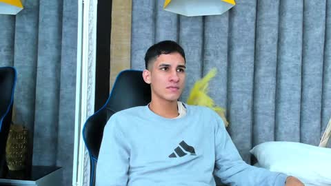 jakemoxleey online show from December 19, 12:23 pm