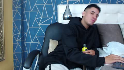 jakemoxleey online show from January 18, 12:36 pm