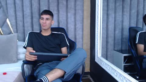 jakemoxleey online show from February 13, 2:52 pm