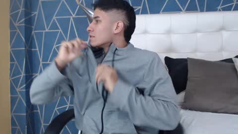 jakemoxleey online show from February 12, 12:33 pm