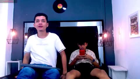 James y Kenet online show from February 27, 12:39 pm