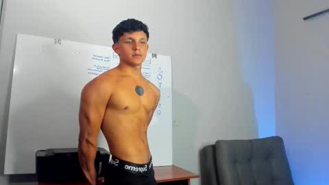 Snapshot of jamesgolden_ chatting on October 29, 11:18 pm jamesgolden_ online show from October 29, 11:18 pm