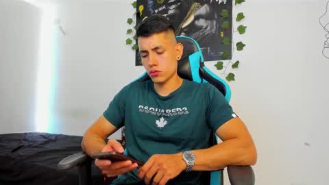 Jamess hott online show from February 1, 1:51 pm