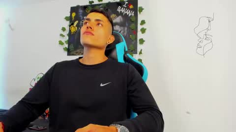 Jamess hott online show from December 23, 4:39 pm