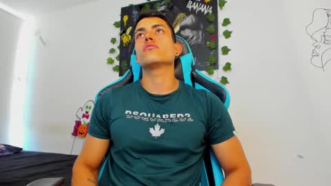 Jamess hott online show from December 20, 1:43 pm