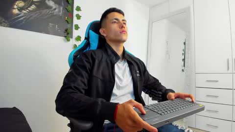 Jamess hott online show from December 26, 12:59 pm