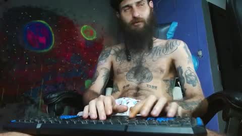 Snapshot of jammes_owen chatting on February 10, 8:53 am Jammes. online show from February 10, 8:53 am