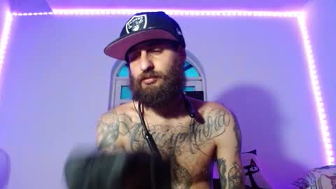 Snapshot of jammes_owen chatting on October 17, 9:52 pm Jammes. online show from October 17, 9:52 pm