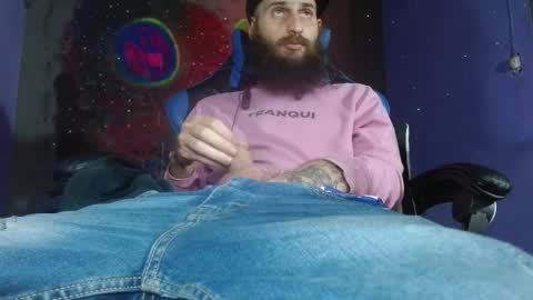 Snapshot of jammes_owen chatting on February 23, 7:17 am Jammes. online show from February 23, 7:17 am