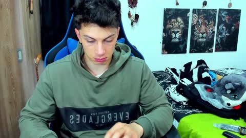 Javier online show from December 10, 3:19 am