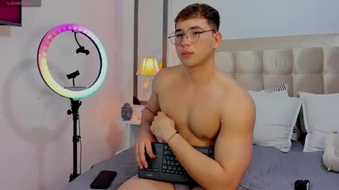 Snapshot of jdaniel_shellby chatting on February 2, 1:12 am jhon online show from February 2, 1:12 am