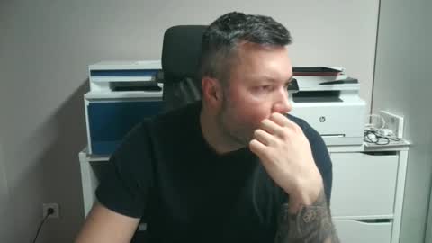 jendin_ online show from December 21, 11:24 pm