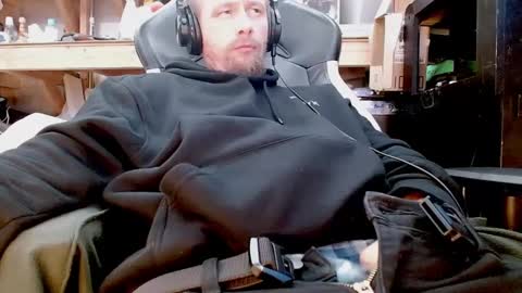 Snapshot of jesse_cash chatting on December 17, 7:40 am cummin0Nyou online show from December 17, 7:40 am