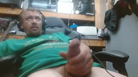 Snapshot of jesse_cash chatting on October 27, 3:31 am cummin0Nyou online show from October 27, 3:31 am