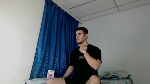 Snapshot of jeycob_happy97 chatting on February 20, 10:59 am Juan David online show from February 20, 10:59 am
