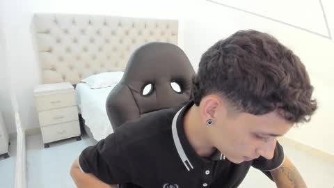 jhoanleandro online show from October 24, 5:42 am