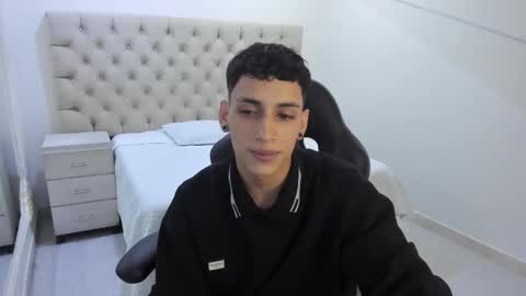 jhoanleandro online show from January 13, 4:39 am