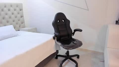 jhoanleandro online show from January 14, 4:50 am