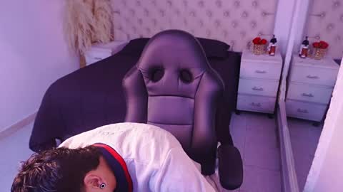 jhoanleandro online show from April 17, 6:38 am