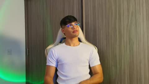 Jimmy Leeh online show from December 2, 4:48 am