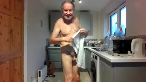 Snapshot of jimmybenido chatting on October 15, 4:58 pm Jim Redgewell online show from October 15, 4:58 pm