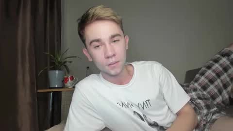 Snapshot of jimyti_bad_boy chatting on October 21, 9:17 pm jimyti_bad_boy online show from October 21, 9:17 pm