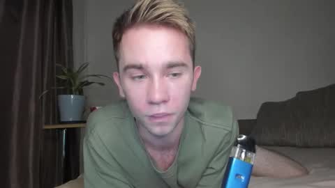Snapshot of jimyti_bad_boy chatting on September 11, 9:58 pm jimyti_bad_boy online show from September 11, 9:58 pm
