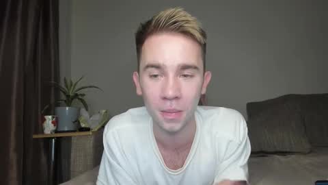 Snapshot of jimyti_bad_boy chatting on September 21, 9:48 pm jimyti_bad_boy online show from September 21, 9:48 pm