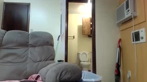 jjames3104893734 online show from May 22, 6:28 am