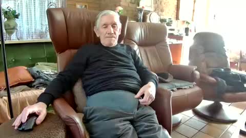 Snapshot of johan7_heet chatting on February 23, 1:27 pm johan7 heet online show from February 23, 1:27 pm
