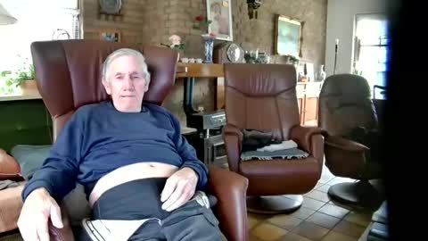 Snapshot of johan7_heet chatting on December 17, 11:06 am johan7 heet online show from December 17, 11:06 am
