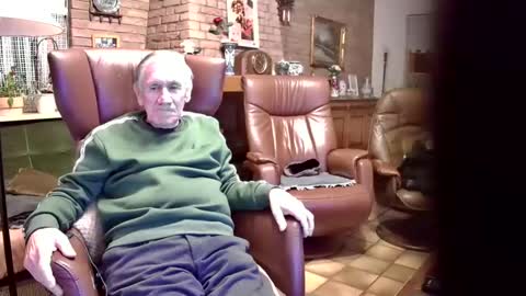 Snapshot of johan7_heet chatting on December 12, 4:21 pm johan7 heet online show from December 12, 4:21 pm