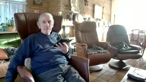 Snapshot of johan7_heet chatting on December 23, 1:45 pm johan7 heet online show from December 23, 1:45 pm