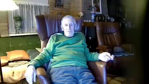Snapshot of johan7_heet chatting on December 5, 4:01 pm johan7 heet online show from December 5, 4:01 pm