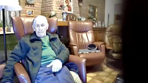 Snapshot of johan7_heet chatting on December 13, 5:00 pm johan7 heet online show from December 13, 5:00 pm