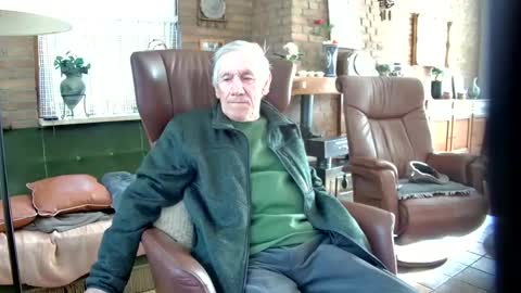 Snapshot of johan7_heet chatting on December 8, 11:57 am johan7 heet online show from December 8, 11:57 am