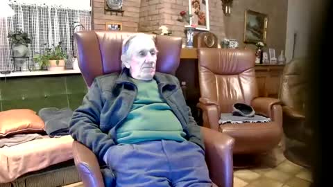 Snapshot of johan7_heet chatting on December 9, 4:18 pm johan7 heet online show from December 9, 4:18 pm